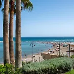Luxury Frontline Beach Apartment With Sea View