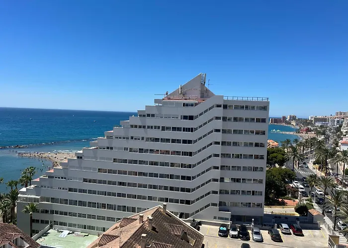 Luxury Frontline Beach Apartment With Sea View