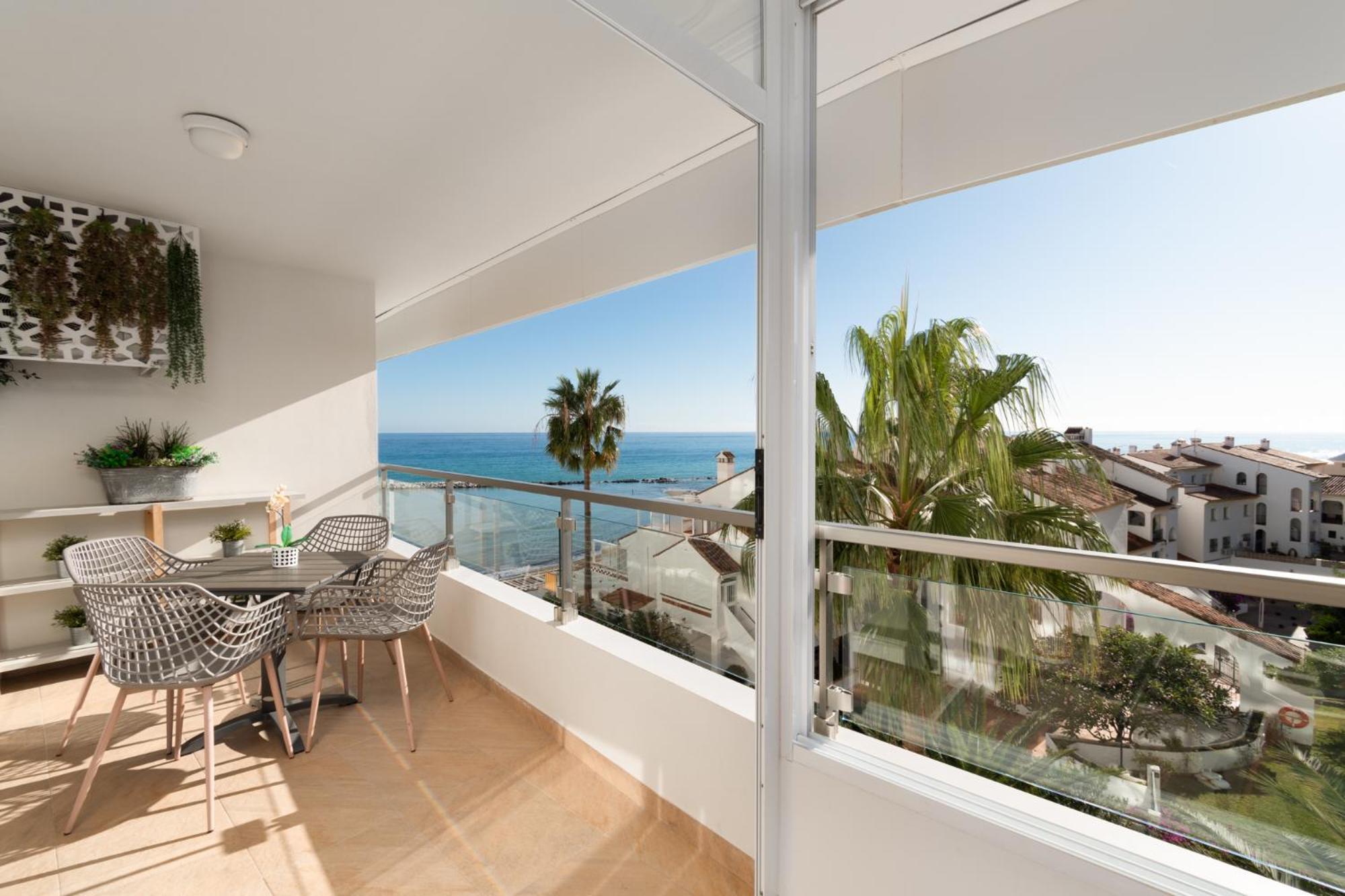 Luxury Frontline With Sea View