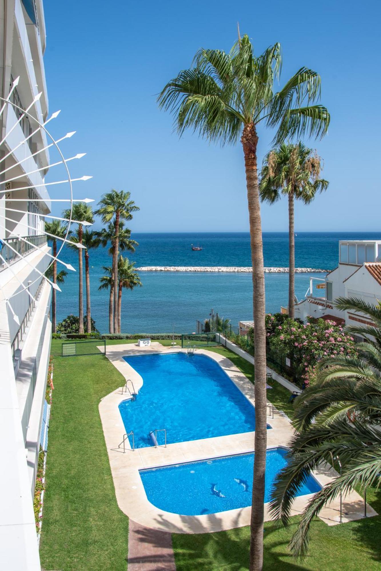 Luxury Frontline With Sea View Apartment Benalmadena
