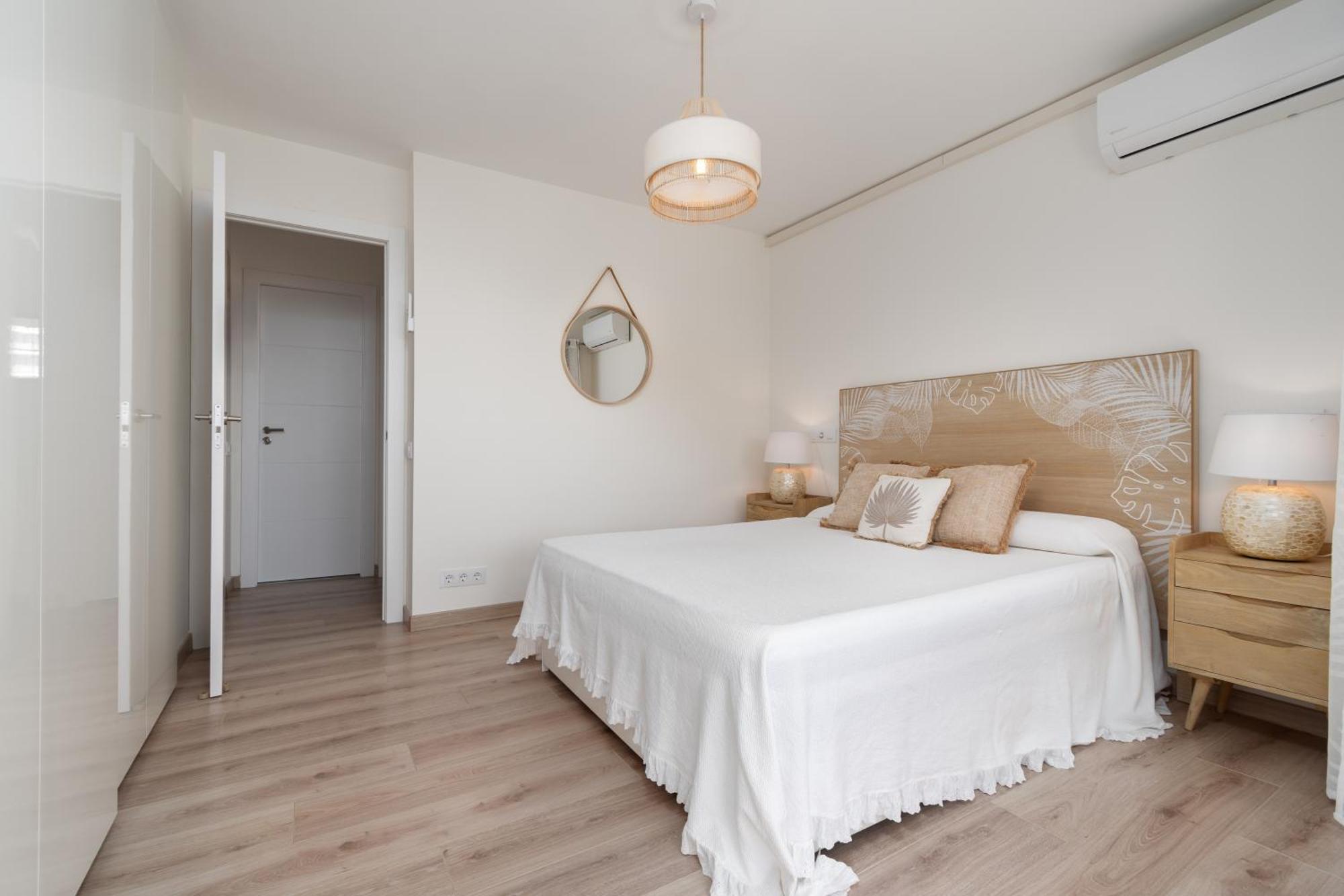 Luxury Frontline With Sea View *